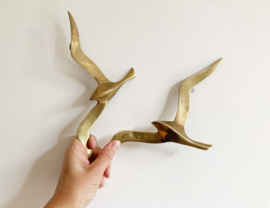 Set goudkleurige vogels. Vintage messing zwaluwen voor aan de muur
