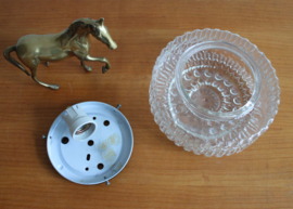 Vintage plafonnière van gebobbeld glas. Retro plafond / wand lamp