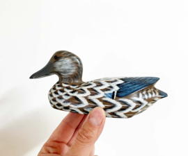 Houten vintage eend. Handgemaakt retro vogel beeld