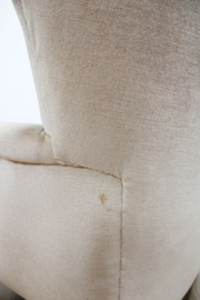 Vintage fauteuil bekleed met beige velvet. Antieke velours stoel