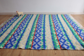 Gestreepte vintage kinderdeken. Blauw / groene retro sprei.