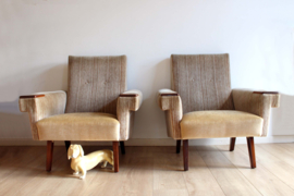 Set vintage fauteuils met voetenbankje. Retro Mid Century design stoelen.
