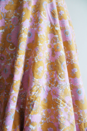 Vintage bloemetjes dekbedovertek met bloemen. Retro beddengoed