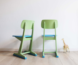 Set houten vintage schoolstoeltjes. Retro stoelen voor kids - Casala?