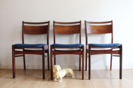 6 houten vintage stoelen met blauwe zitting. Mid Century - retro - design
