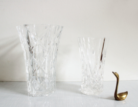 Set prachtige glazen vintage vazen. Twee retro vazen van dik glas.
