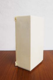 Vintage kledingkast voor Sindy (of Barbie) met inhoud. Retro speelgoed kast