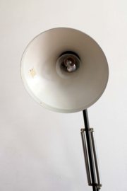 Zwarte vintage bureaulamp met zwenk arm. Industriele retro design lamp