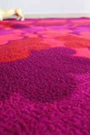 Tweepersoons vintage deken van Didas. Retro vegan sprei van dralon, paars / roze