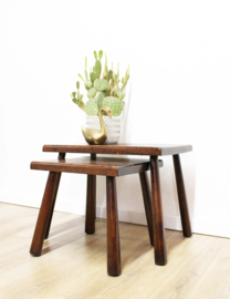 Set van 2 houten vintage bijzettafeltjes. Retro mimiset