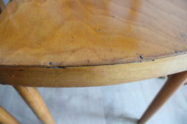 Set houten vintage cafe stoelen. Twee retro stoeltjes