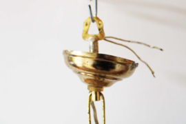 Goudkleurige vintage kroonluchter met lange pegels. Hollywood Regency hanglamp