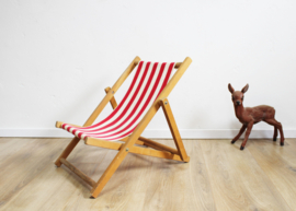 Gestreepte retro strandstoel voor kids. Houten klapstoel / ligstoel