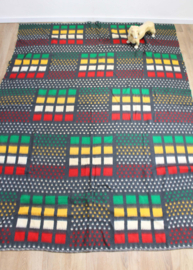 Kleurrijke vintage deken, geel -groen -rood. Retro sprei / plaid