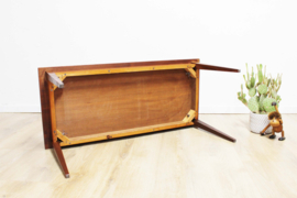 Houten vintage bijzettafel. Kleine retro salontafel