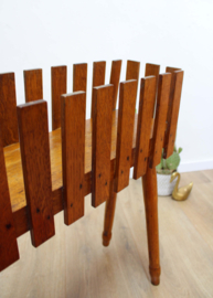 Houten vintage plantenbak. Mid-Century retro bloembak