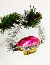 Kleurrijke vintage kerstbal - zeppelin.  Antieke kerstversiering - luchtschip