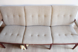 Prachtige Deense design bank - Farstrup Møbler. Retro sofa met beige wollen bekleding