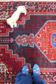 Authentiek handgemaakt Oosters vloerkleed. Kleurrijk vintage tapijt
