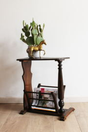 Houten vintage krantenbak met tafeltje.  Antieke (?) lectuurbak / magazine holder