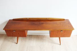 Vintage kaptafel met drieluik spiegel. Houten Mid Century kast / retro dressoir