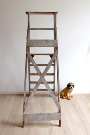 Toffe houten vintage schilderstrap. Stoere industriele retro ladder/trap