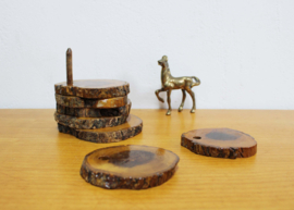 Set rustieke boomstam onderzetters. Houten vintage onderzettertjes