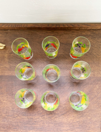 Set vintage sapglazen. 9 retro glazen met fruit decor - France.