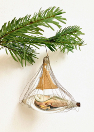 Glazen vintage kerstbal - bootje met zeil. Antieke zilveren kerstversiering