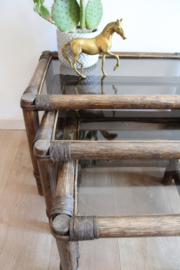 Vintage mimiset van rotan en glas. 3 retro tafeltjes / nesting tables / Manou