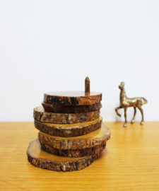 Set rustieke boomstam onderzetters. Houten vintage onderzettertjes