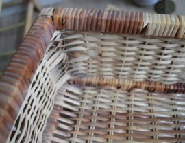 Rotan vintage kastje met 3 lades. Boho nachtkastje / retro ladekast