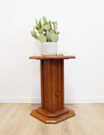 Massief houten vintange zuil. Wabi Sabi / Brutalist plantentafeltje.