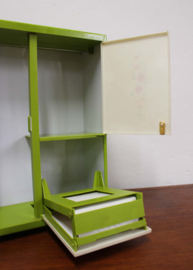 Vintage Lesly kledingkast met opklapbed voor Barbie/Sindy. Retro speelgoed kast