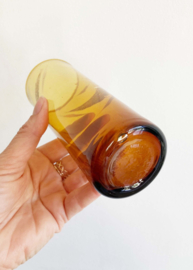 Set vintage longdrink glazen. Retro glazen van bruin glas met gouden details