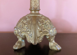 Grote antieke zeven-arms kandelaar. Goudkleurige (messing - brons?) kandelaber / kaarsenhouder