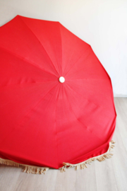 Grote vintage parasol uit de seventies. Retro zonnescherm