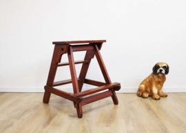 Houten vintage trapje. Antiek look kruk / opstapje