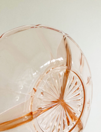 Glazen vintage schaal met vakverdeling,  rosé. Art Deco bord van roze glas.