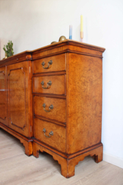 Royaal houten sideboard - Georgian revival.  Vintage dressoir met lades.