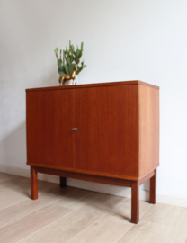 Houten mid century vintage kast. Retro design dressoirtje - teak