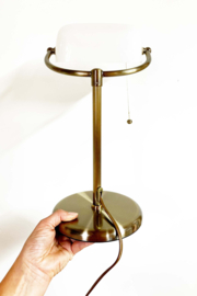 Witte klassieke bankiers/ notarislamp. Goudkleurige bureaulamp