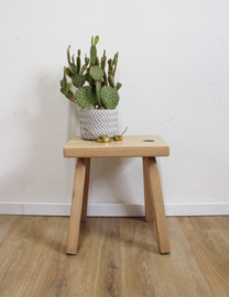 Massief houten vintage tafeltje. Wabi Sabi / Brutalist plantentafeltje.
