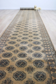 Bruine vintage loper met Oosters decor. Lang wollen Boho tapijt / kleed