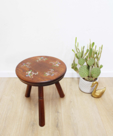 Vintage tripod plantentafeltje. Houten retro krukje / tafeltje