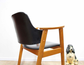 Houten vintage stoel met armleuningen. Mid Century design, Pastoe?