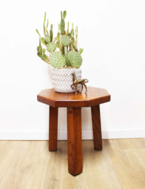 Robuust vintage krukje. Brutalist planten / bijzet tafel