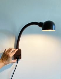 Bruin retro wandlampje. Vintage lamp