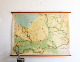 Vintage schoolplaat van Gelderland (Nederland). Toffe retro landkaart/poster
