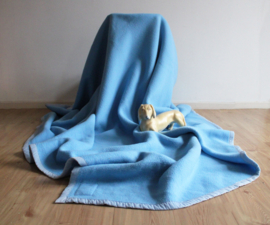 Supergrote blauwe vintage deken. Grote retro sprei/plaid van Leacril
